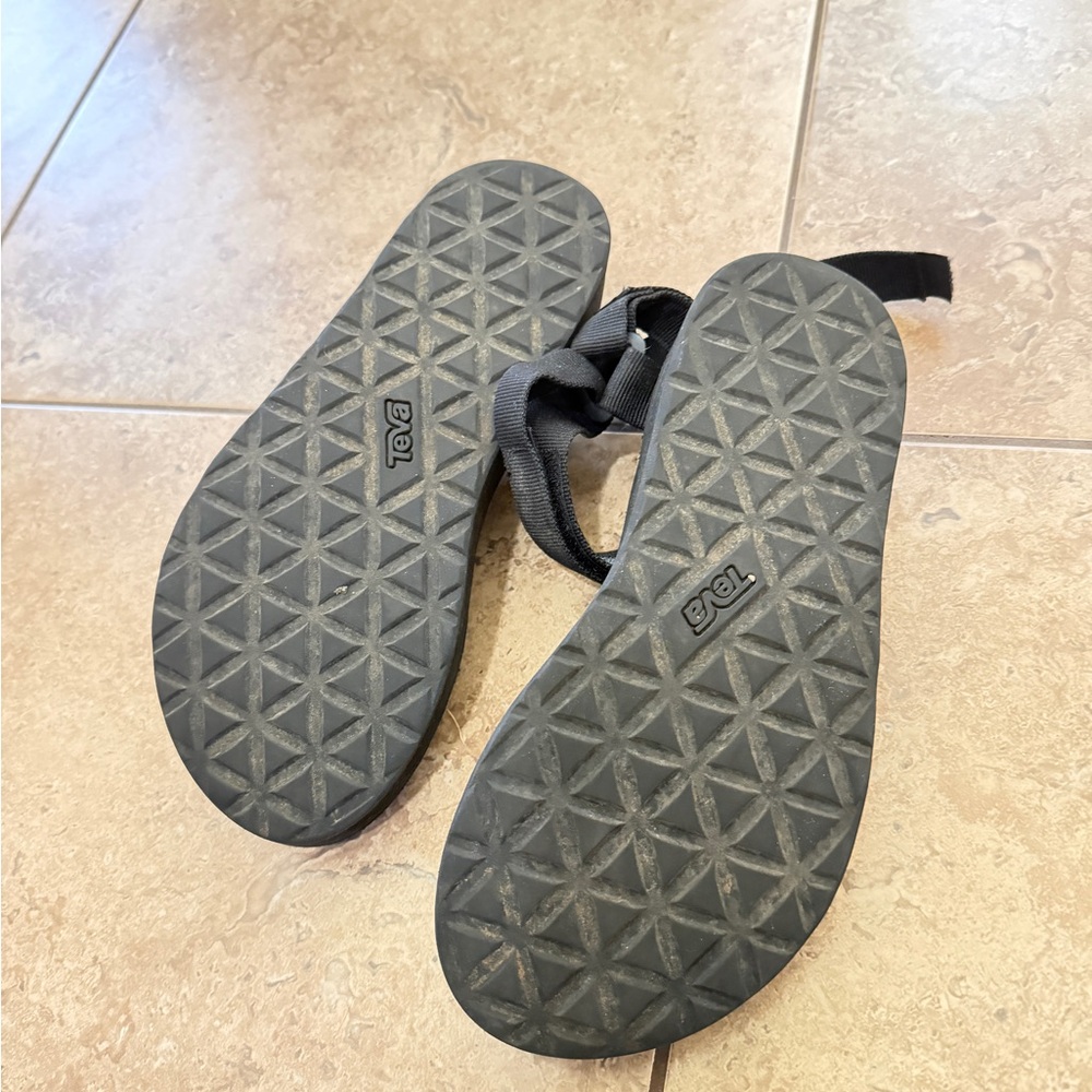 Tevas - Picture 4 of 4
